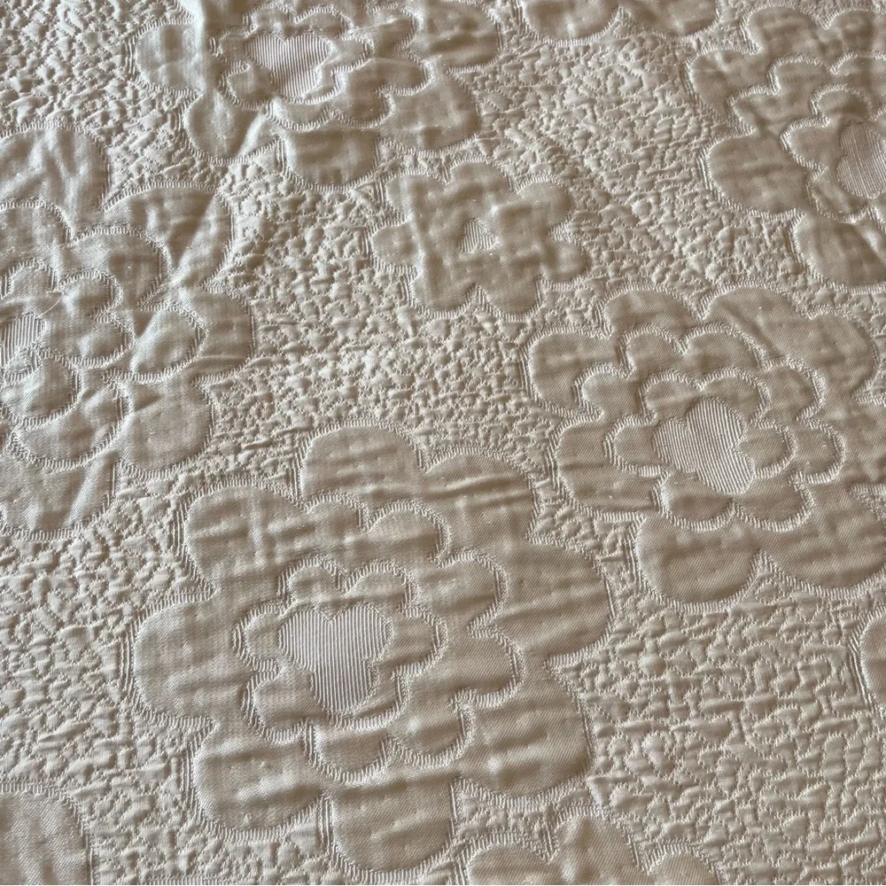 Vintage Cottagecore cream, color, quilted bedspread Approximately 92” X 94”